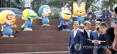 문 대통령과 한국 캐릭터들