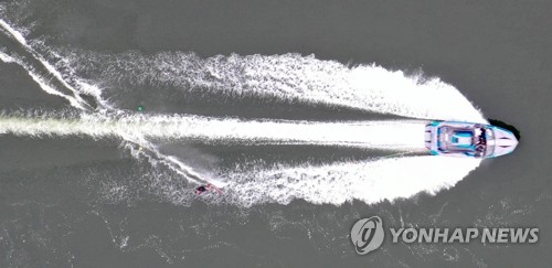 의암호에 그린 물살