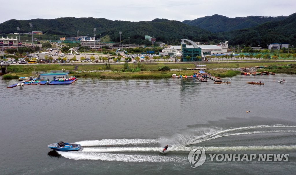 질주하는 수상스키