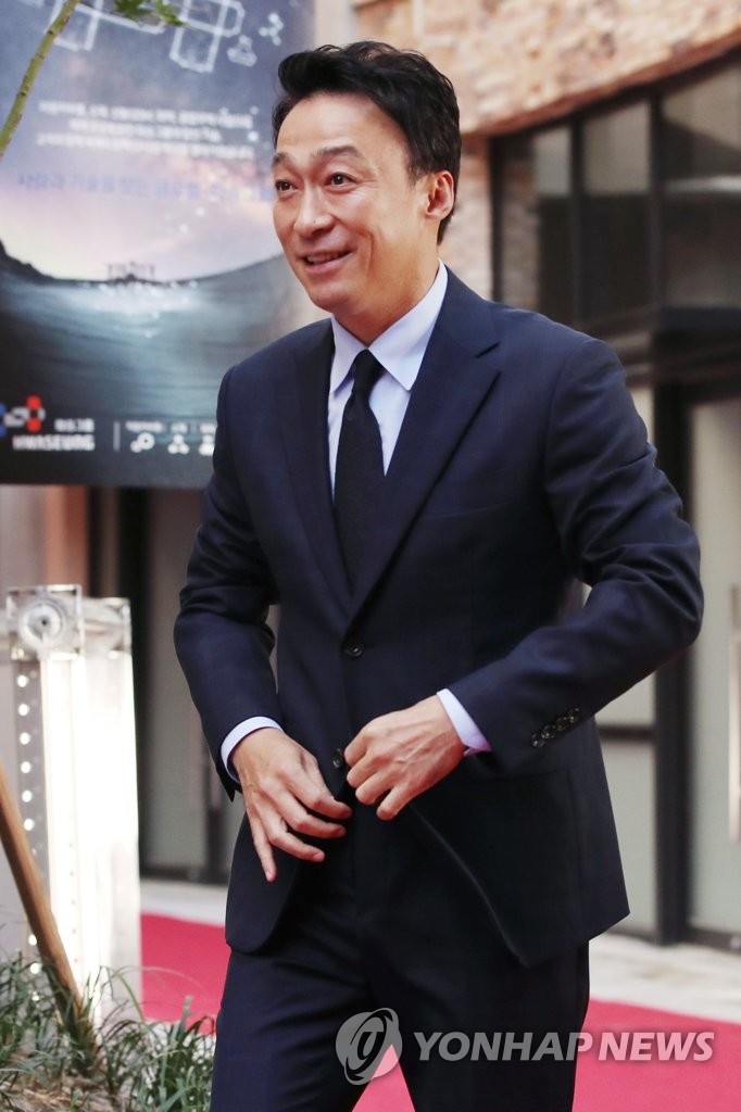 부일영화상 참석하는 이성민