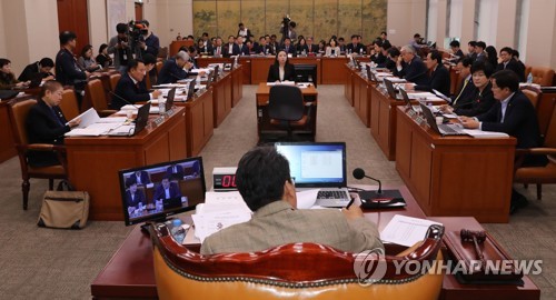 증인채택 관련 의사진행발언하는 신동근 문체위 간사