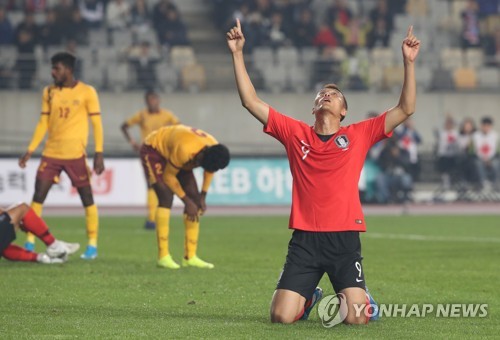 김신욱 전반만 두 골!