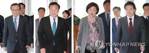 정치협상회의 들어서는 당 대표들