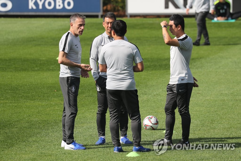 대화하는 벤투 감독
