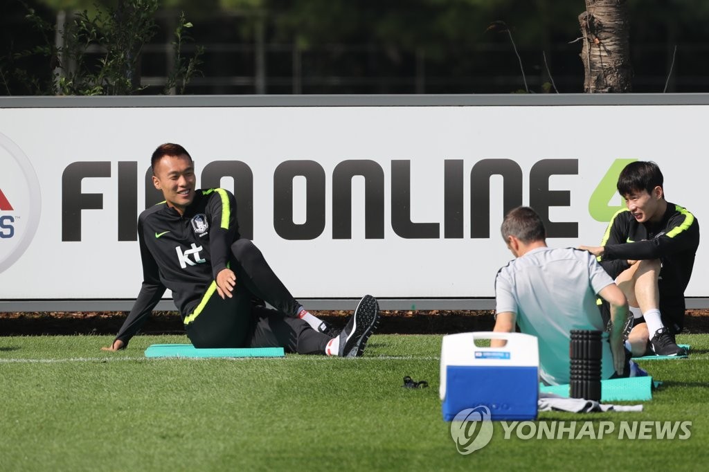 스트레칭하는 김신욱