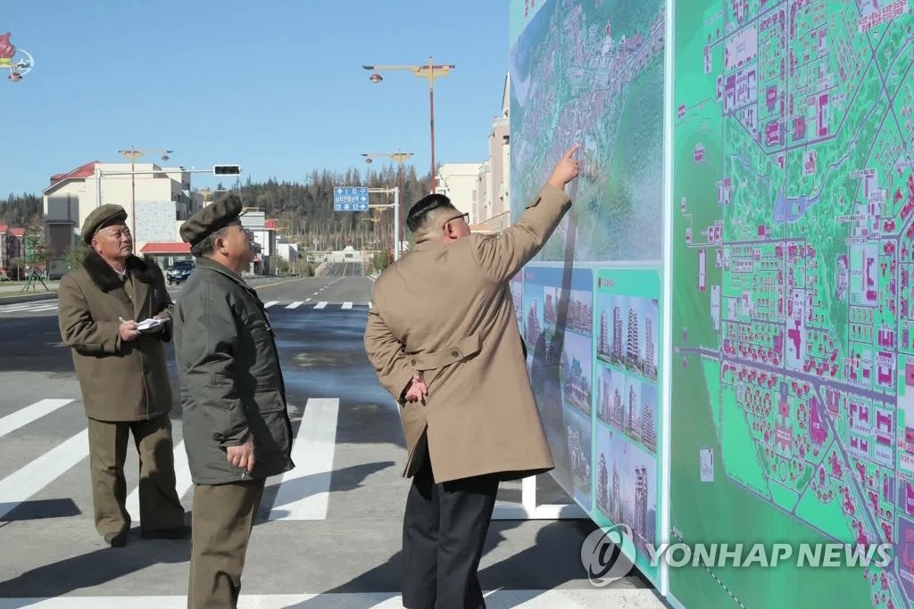 김정은, 6개월 만에 삼지연군 건설현장 시찰