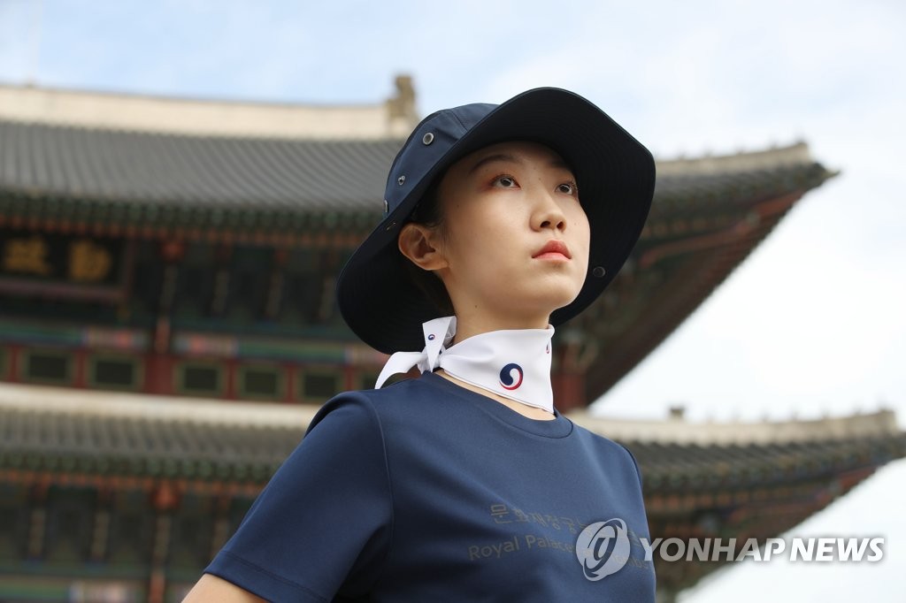 궁궐·조선왕릉 직원들의 새 근무복
