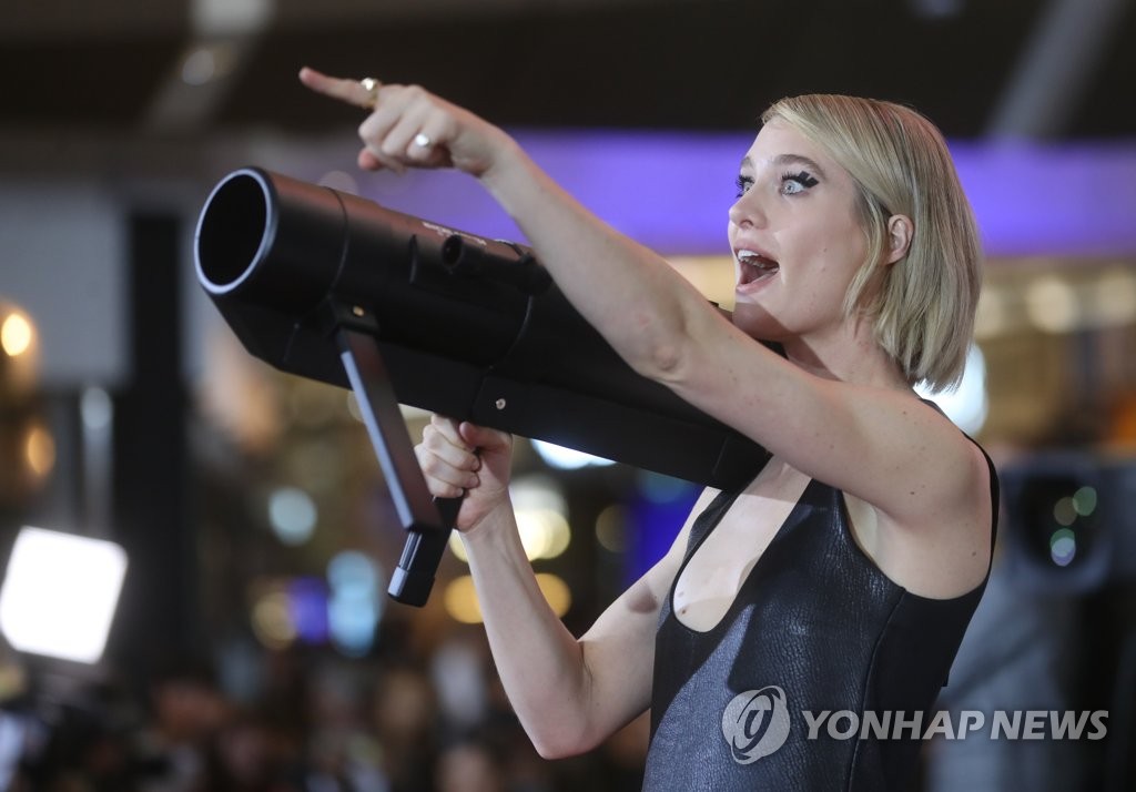 매켄지 데이비스 '그쪽으로 쏩니다'