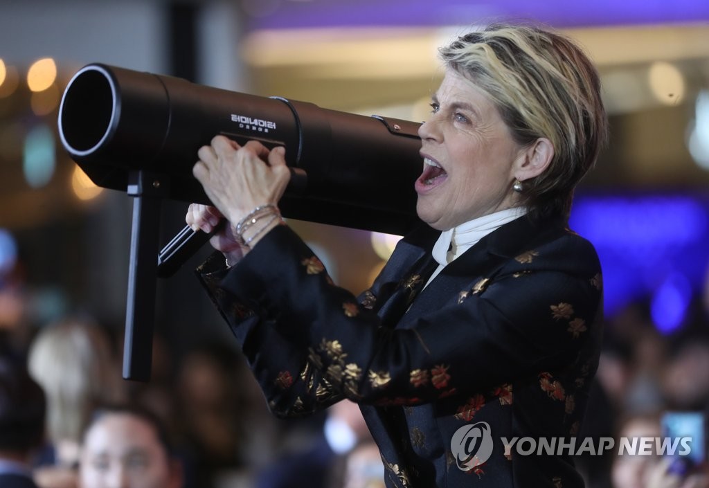 린다 해밀턴 '화끈하게 발사'