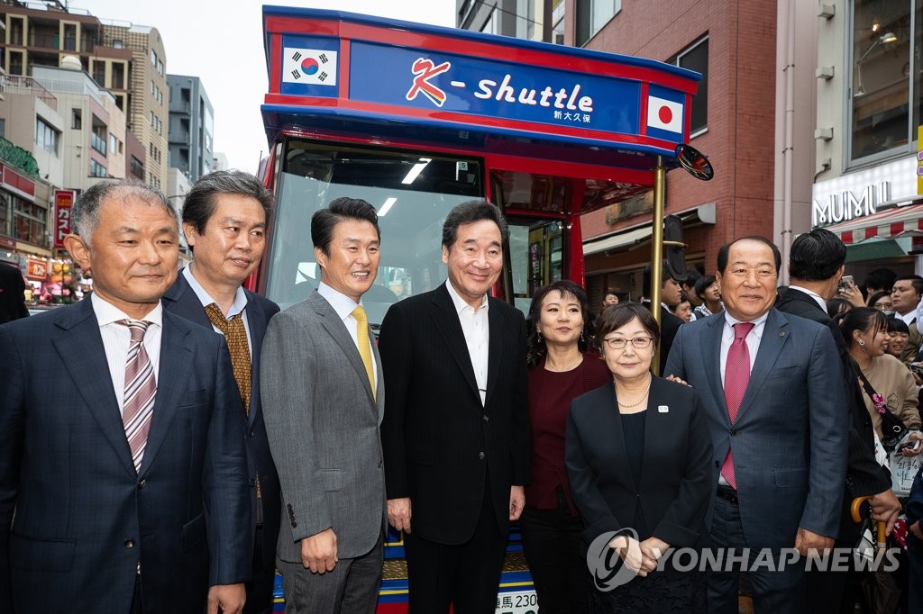 이낙연 총리, 도쿄 한인 상가 방문