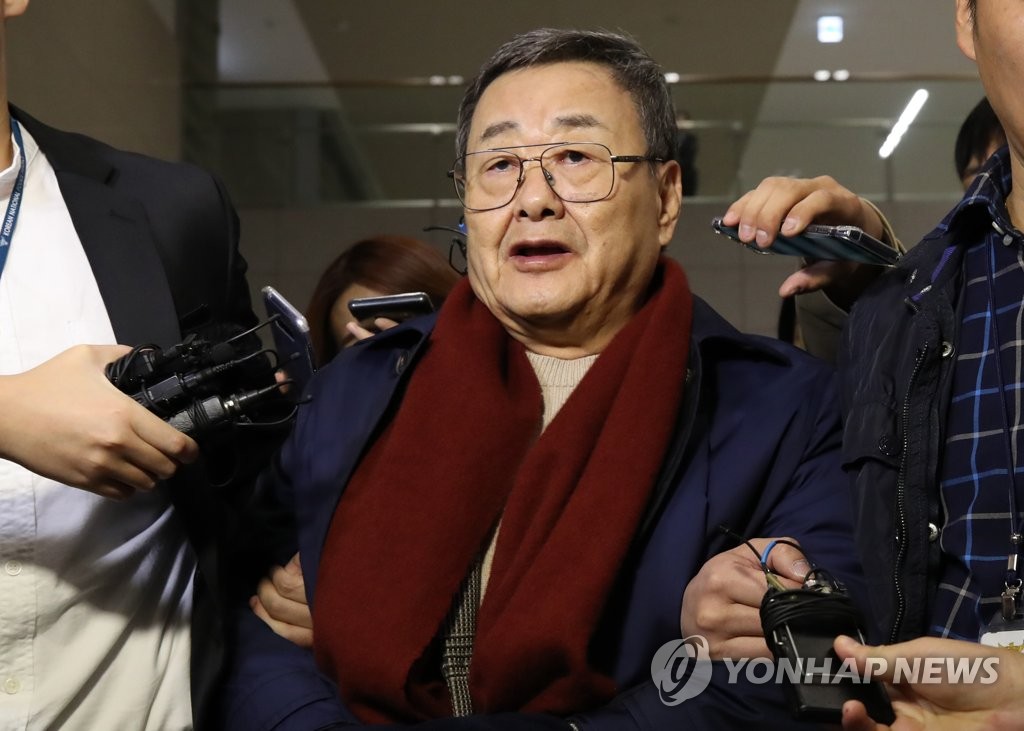 혐의 인정하느냐는 질문에