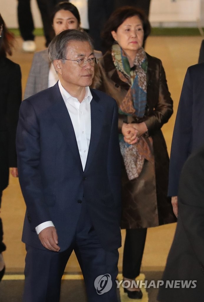 모친 임종 지킨 문재인 대통령