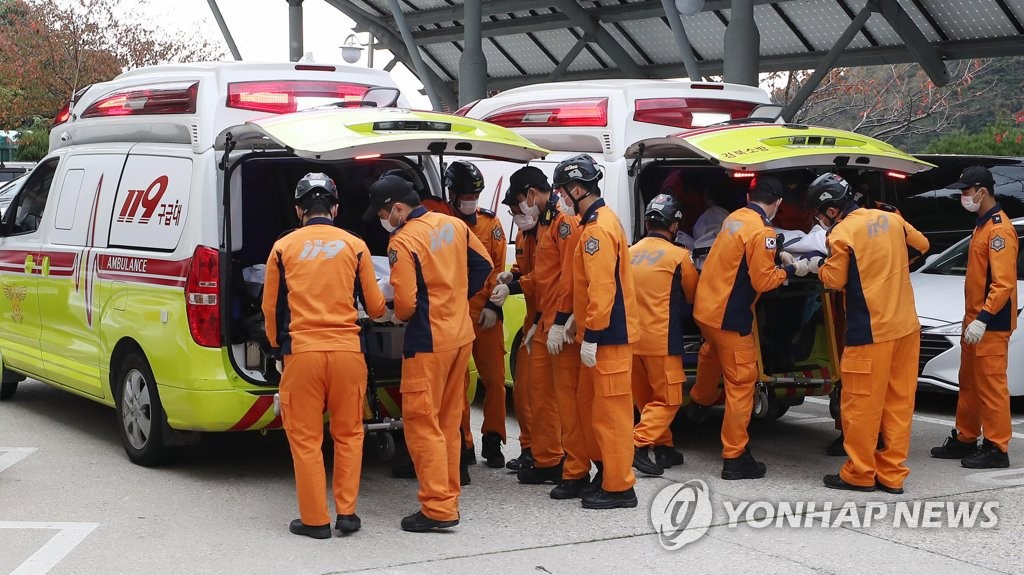 울릉도 도착한 추락 소방헬기 탑승원 시신