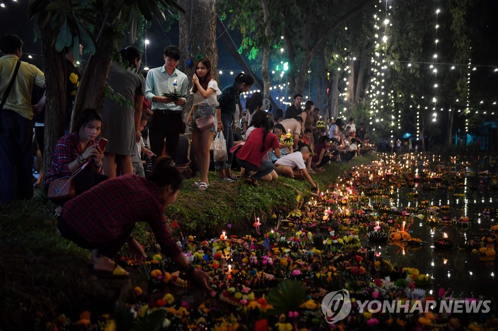 ′소원을 담은 불빛을 띄우며′…태국 ′로이크라통′ 축제