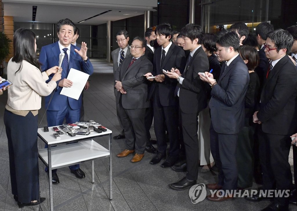 '벚꽃모임' 의혹 해명하는 아베