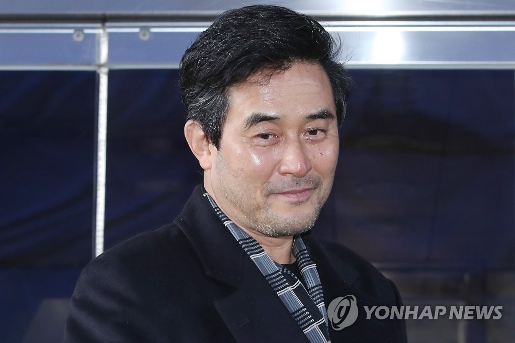 '보복운전 혐의' 최민수 항소심 출석