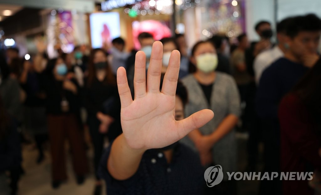쫙 편 다섯 손가락