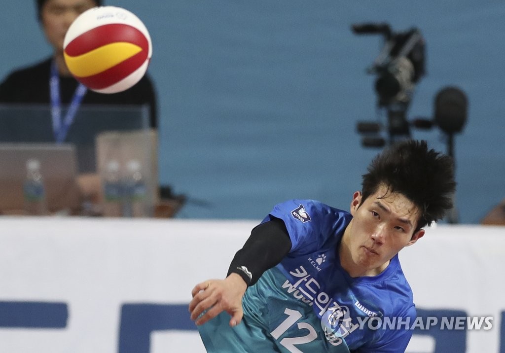 서브 득점 올리는 황경민