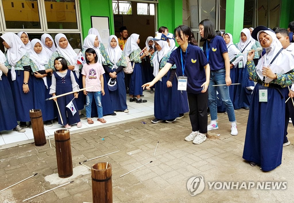 인도네시아 중학생들과 폐광지 중학생들