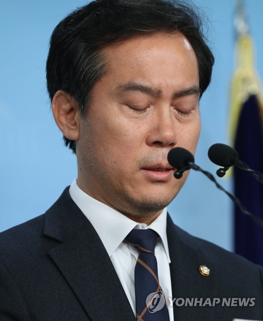 감정 추스르는 한국당 김영우 의원