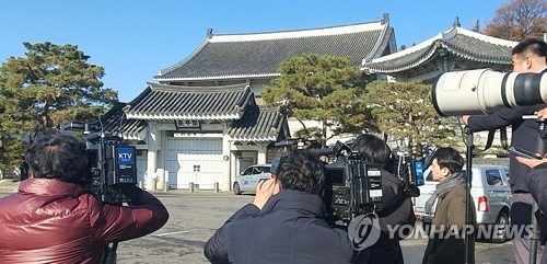 청와대 앞 취재진