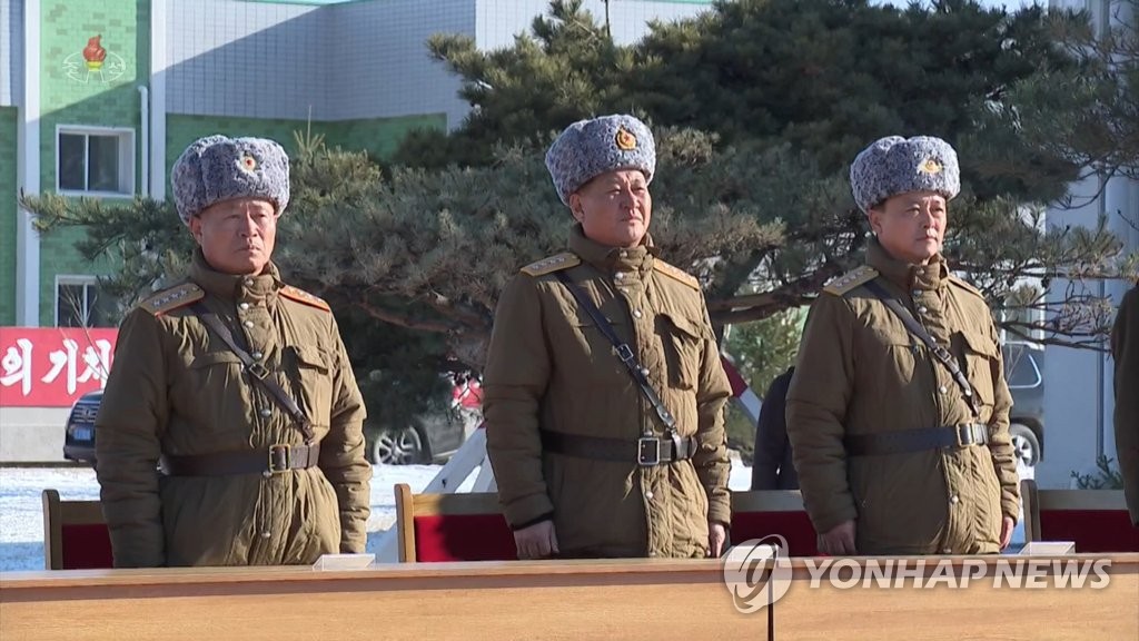 북한 김정은 온실농장 방문에도 군간부 총출동