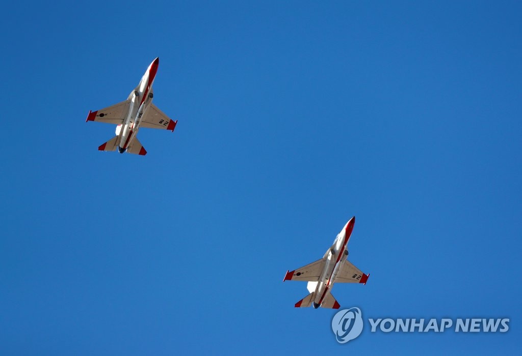 공군 단독 훈련 ′소링 이글′, 편대 비행