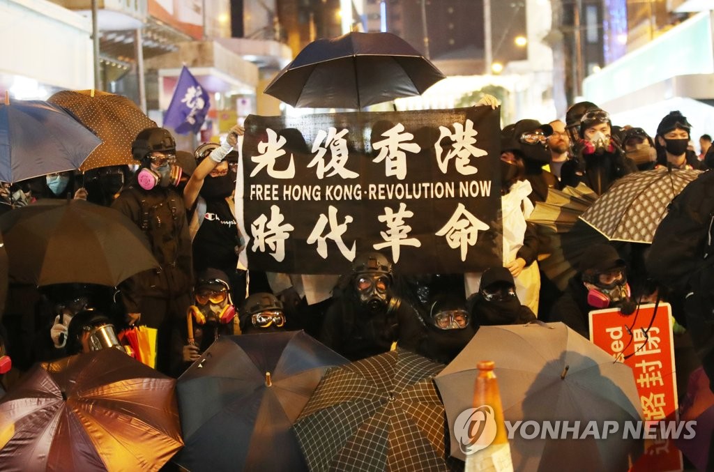 우산 펼친 홍콩 시위대
