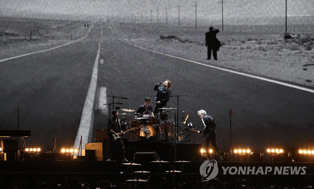 역사적 첫 내한공연 펼치는 U2
