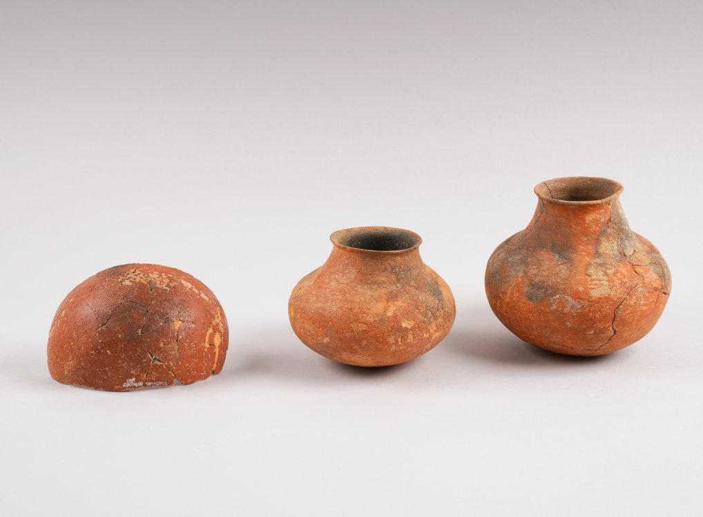 Lacquer found on Neolithic era-earthenware Lacquer found on Neolithic era-earthenware