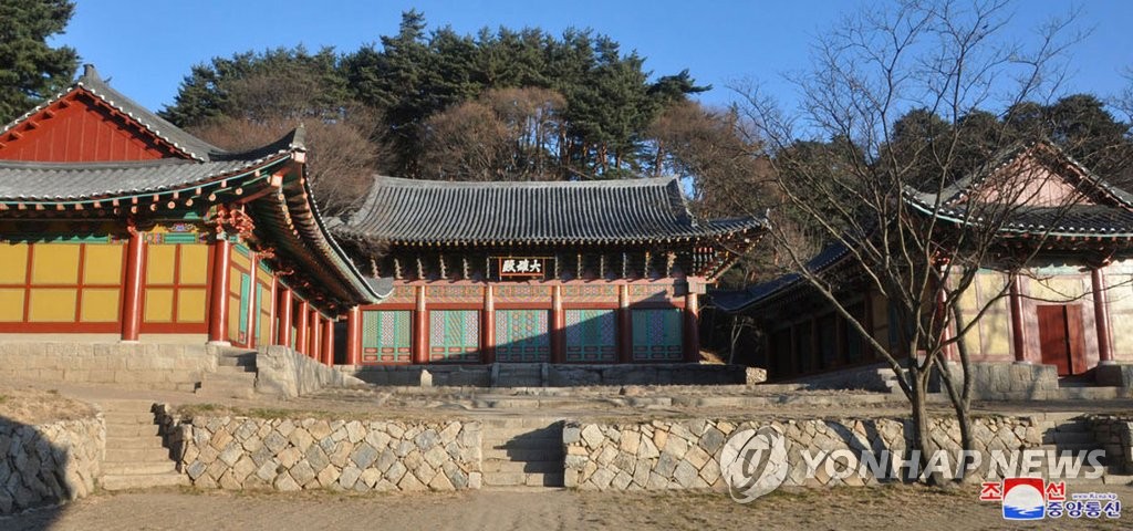N. Korea restores temple N. Korea restores temple