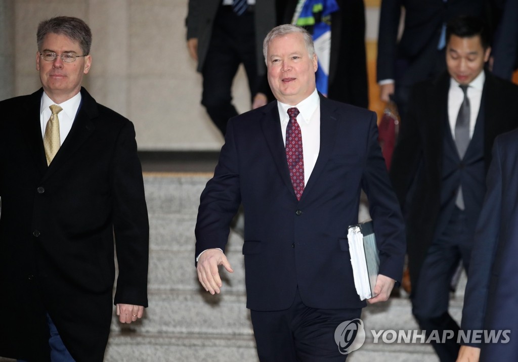 외교부 청사 도착한 비건