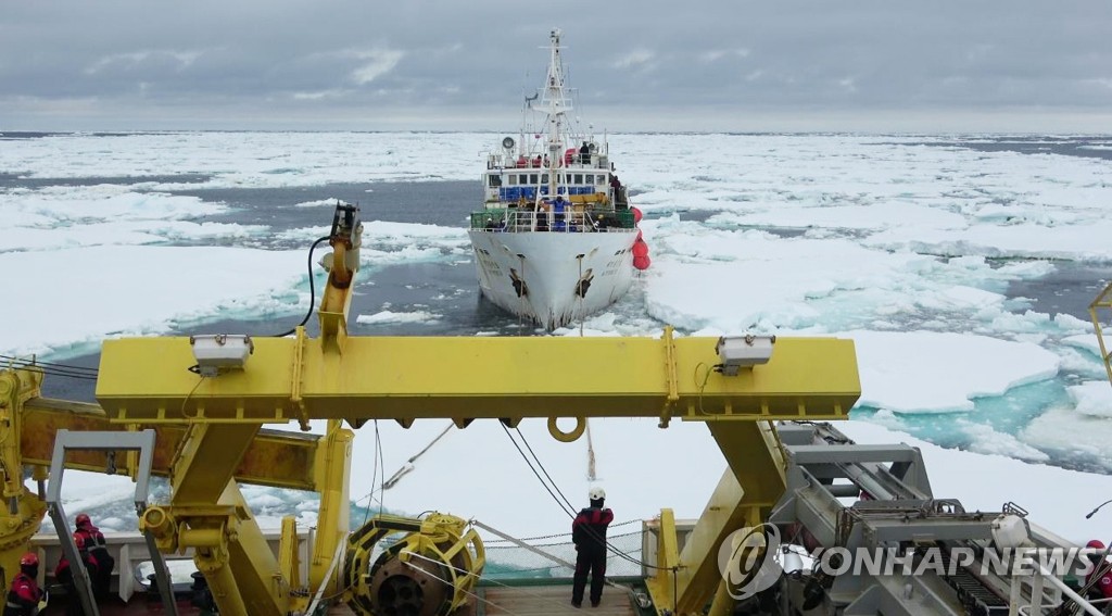Ship rescue in the Antarctic Ocean Ship rescue in the Antarctic Ocean