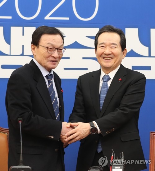 악수하는 이해찬-정세균
