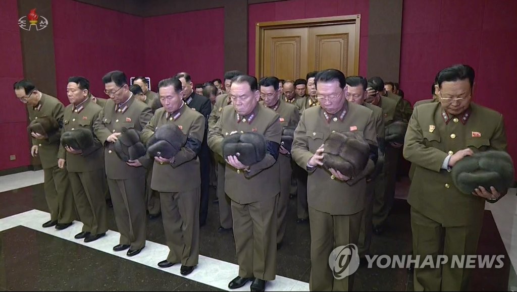황순희 빈소 찾은 북한 군부 3인방