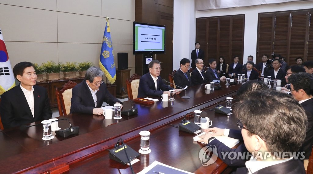 수석·보좌관 회의 주재하는 문 대통령