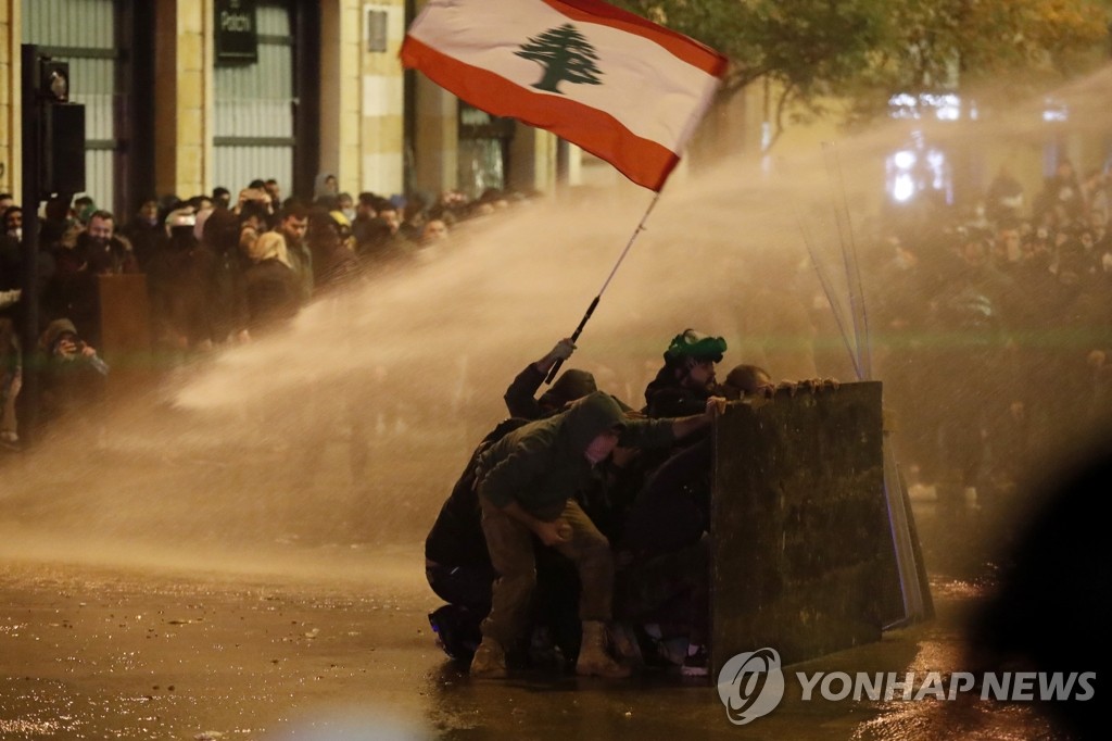 새 정부 출범 반대하는 레바논 시위대