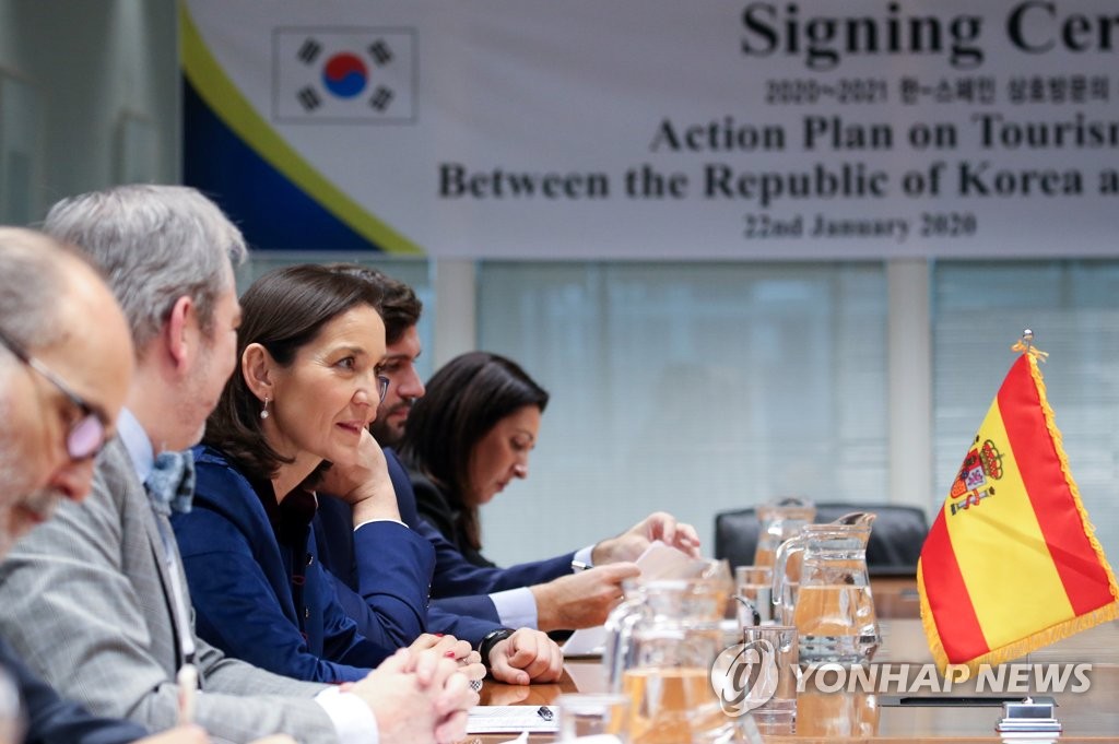 인사말 하는 스페인 산업통상관광부 장관