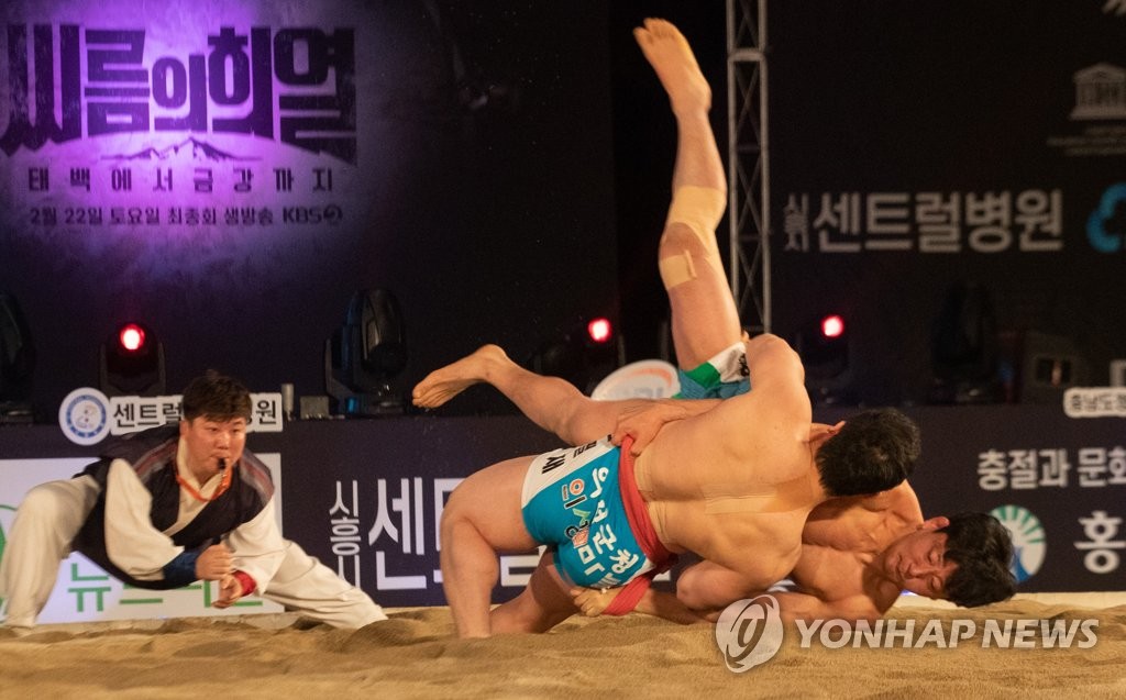 뒤집기에 성공하고 결승 진출하는 윤필재