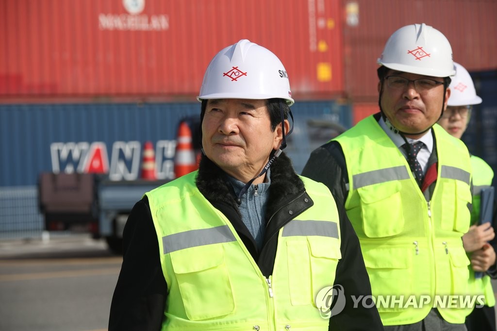 정세균 총리, 인천신항 수출현장 방문