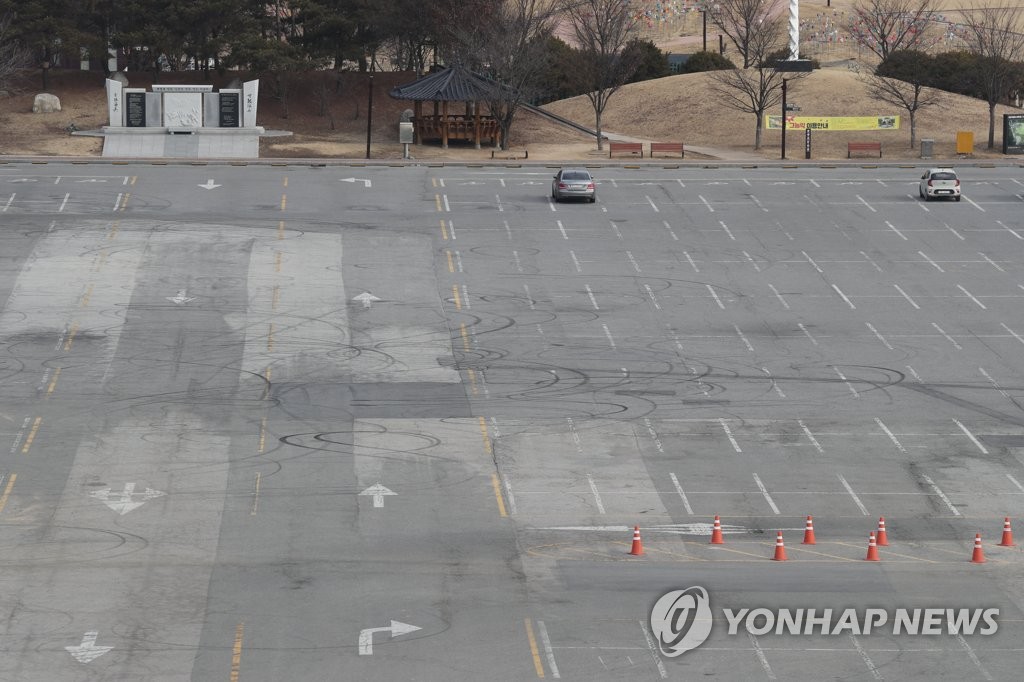 텅 빈 임진각 주차장