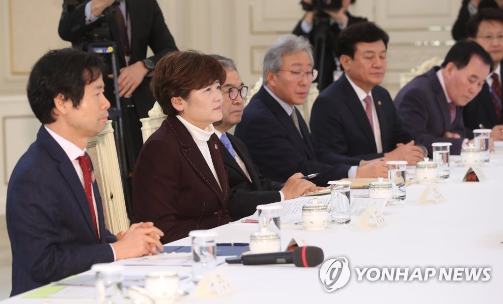 강은희 대구교육감, '굳은 표정'