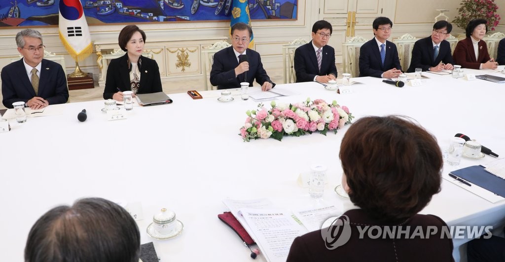 문 대통령, 신학기 코로나19 대책 논의
