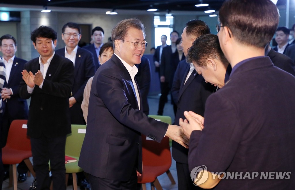 소비업계 만난 문 대통령
