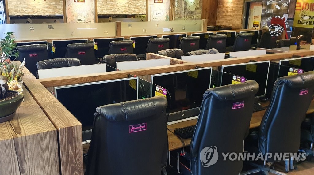 외출·외박 통제에 텅 빈 접경지 PC방