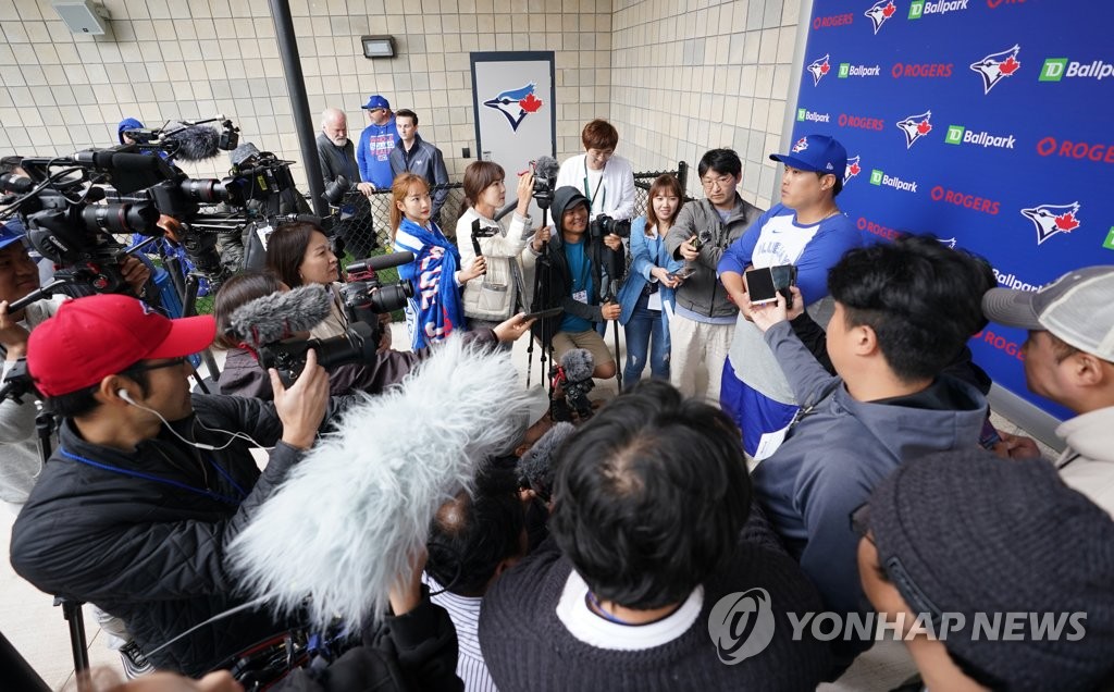 S. Korean pitcher Ryu at training game S. Korean pitcher Ryu at training game