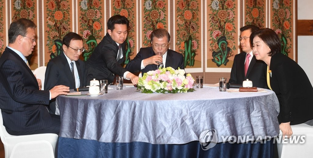 문 대통령, 여야 대표와 코로나19 논의