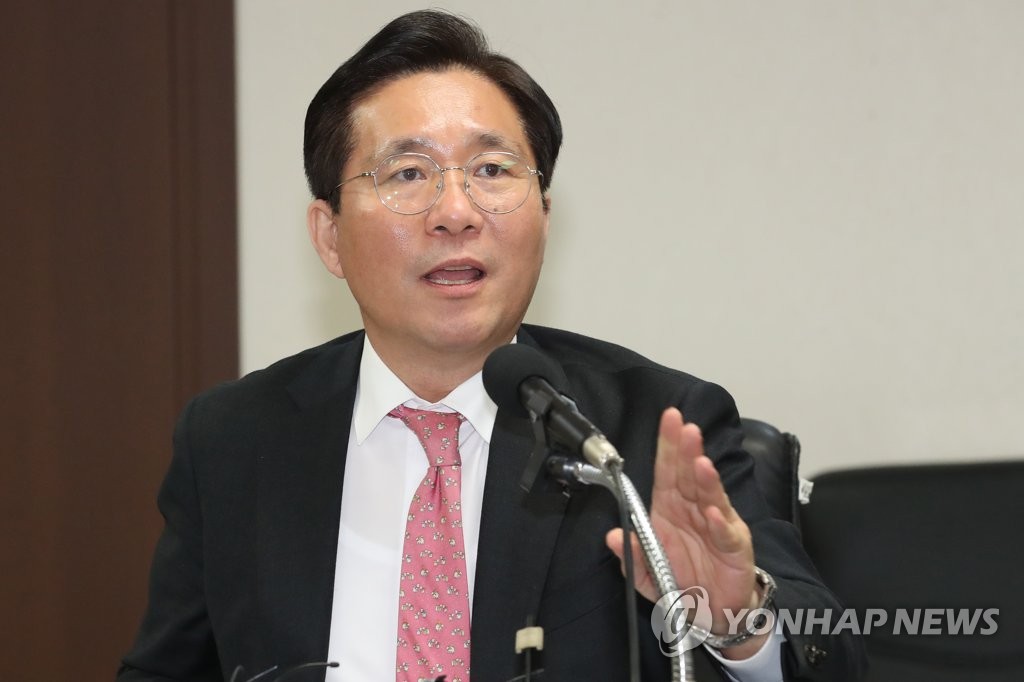 성윤모 "국내기업 해외 주요 공장 27% 중단…국내 생산 정상"