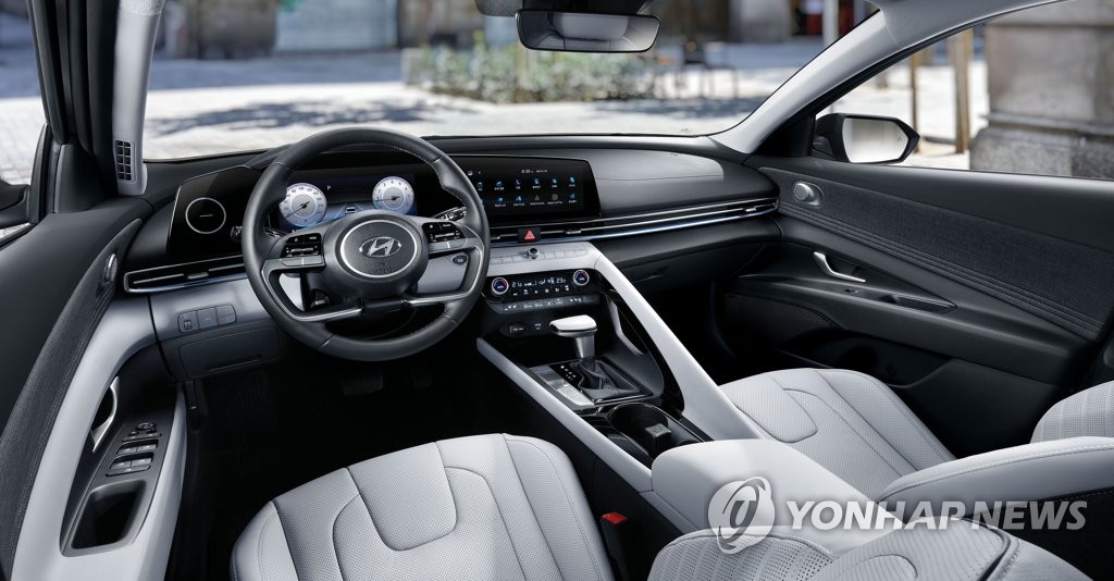 This file photo provided by Hyundai Motor shows the interior of the new Avante compact. (PHOTO NOT FOR SALE) (Yonhap)