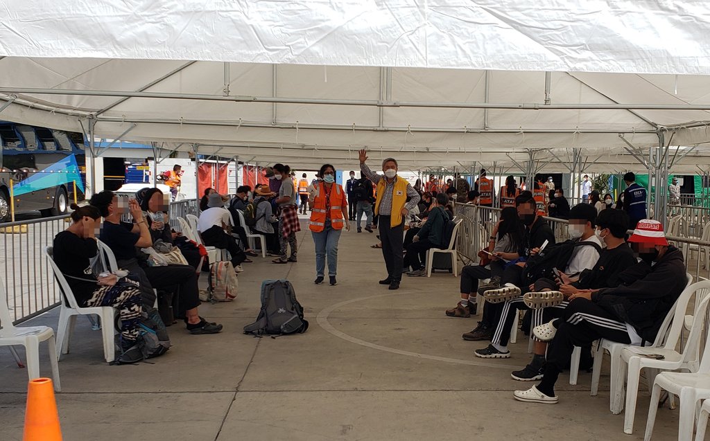 Evacuees from virus-hit Peru Evacuees from virus-hit Peru